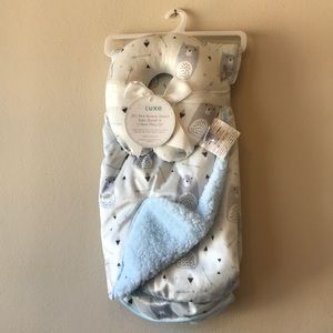 Baby blanket and neck pillow set